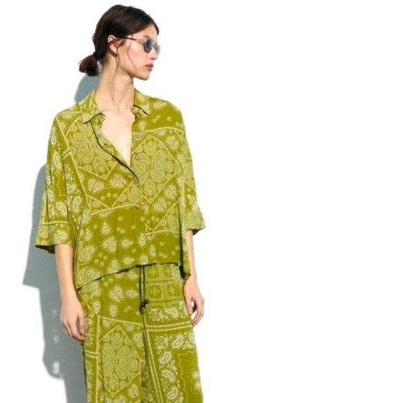 ZARA SAGE GREEN Light Airy Bandana Print Button Up Half Sleeve - Picture 1 of 5